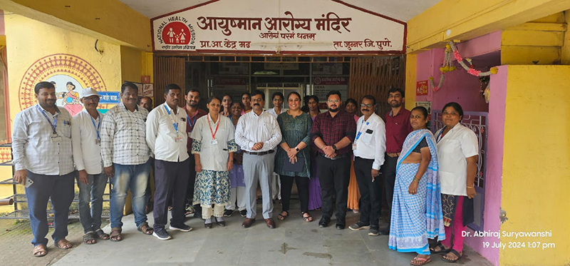 A group photo of community health workers and trainers during a site visit at UPHC Junnar, Maharashtra, ECHO India