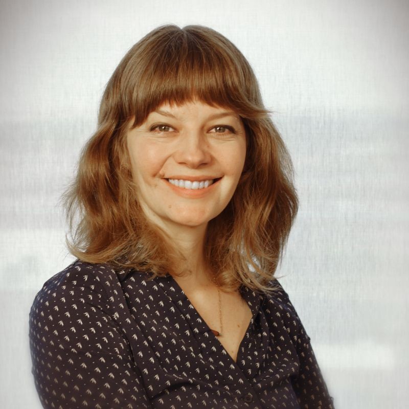 Headshot of Jackie Jones, MSW.