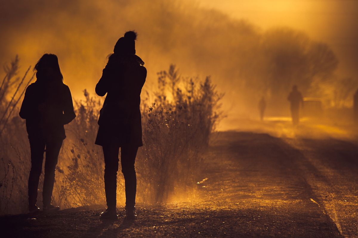 AdobeStock_235230673_Wildfire_Young Children Young children in wildfire smoke